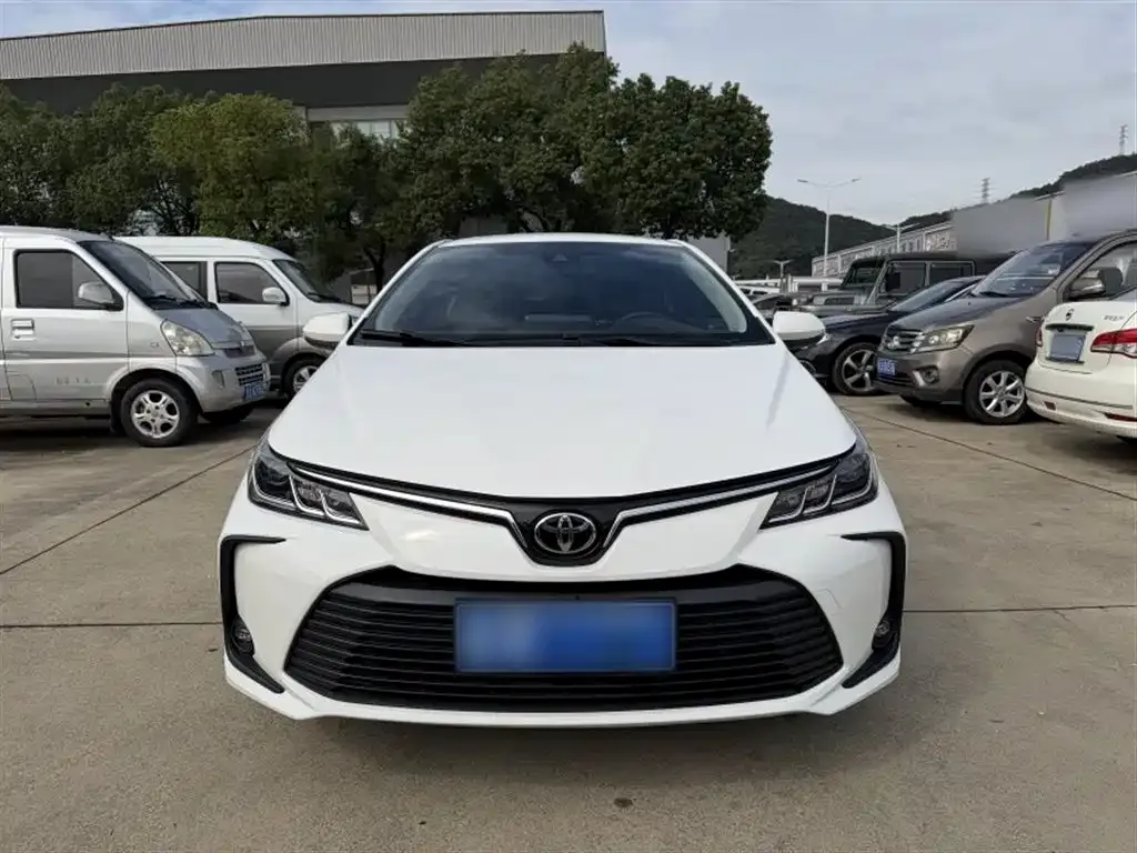 Toyota Corolla — фото 9