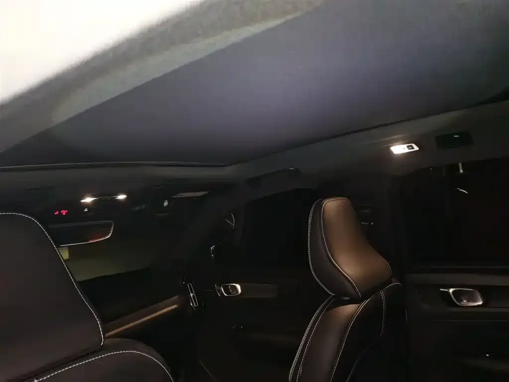 Volvo XC40 2021 из CN, фото 9