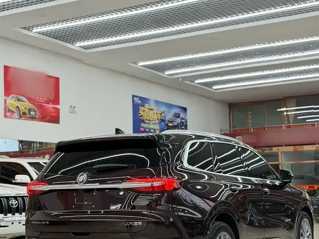 Buick Enclave — фото 10