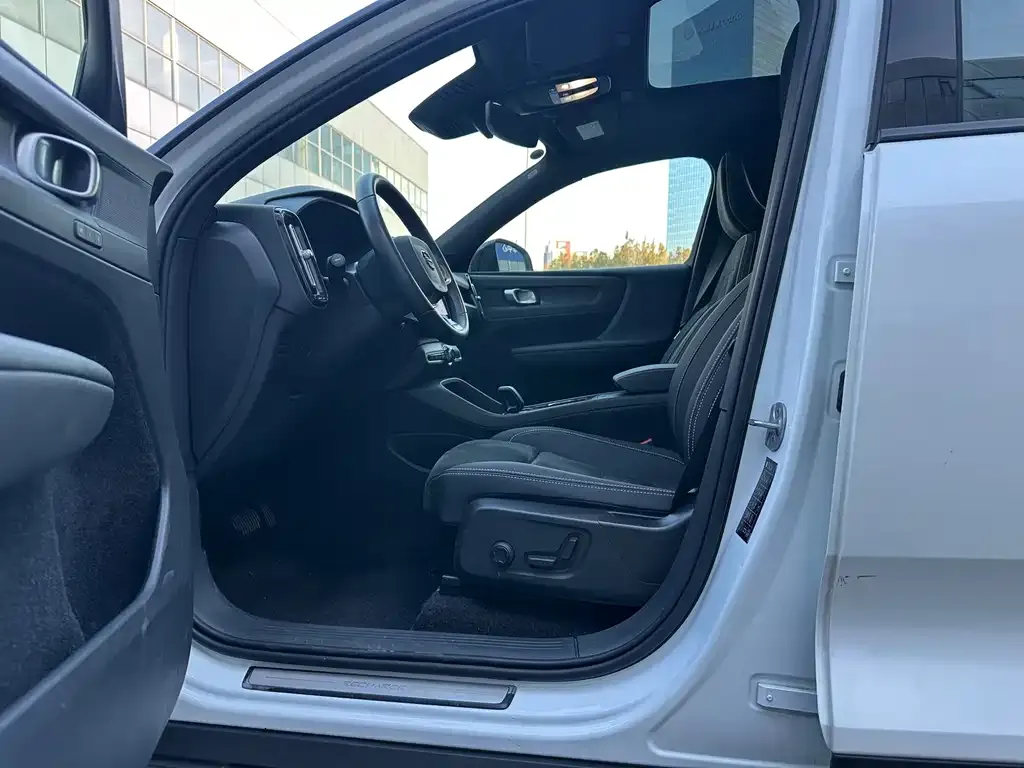 Volvo XC40 NEV 2023 из CN, фото 7