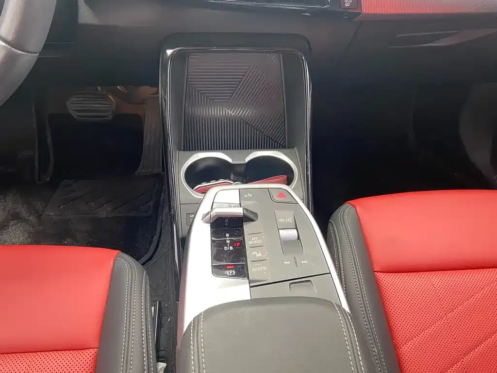 BMW iX1 2024 из CN, фото 10