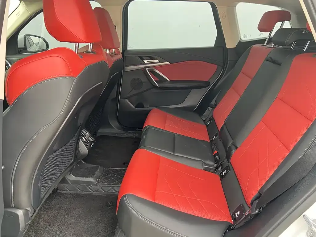 BMW iX1 2024 из CN, фото 7
