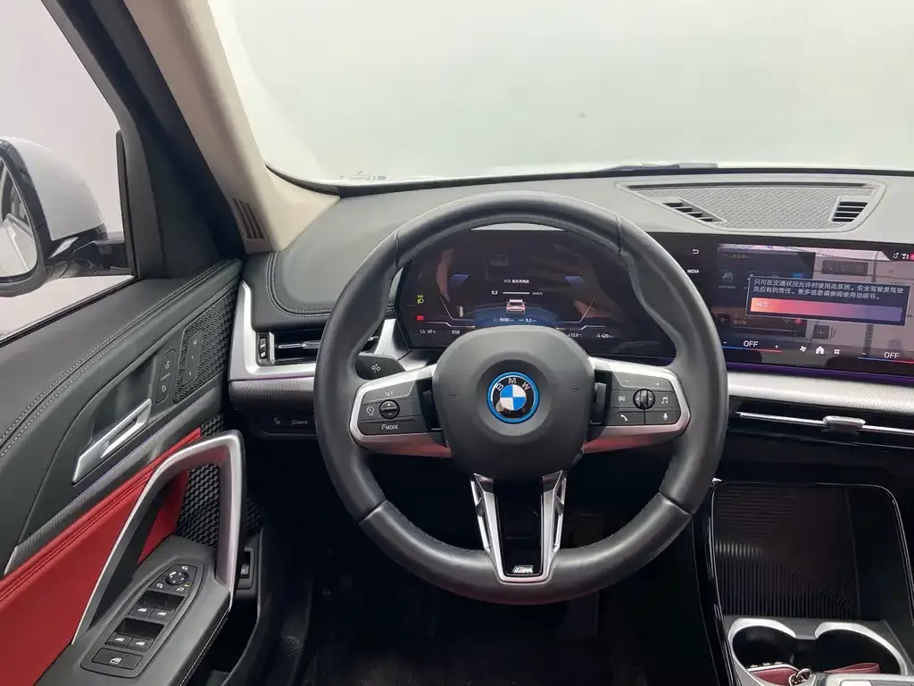 BMW iX1 2024 из CN, фото 9