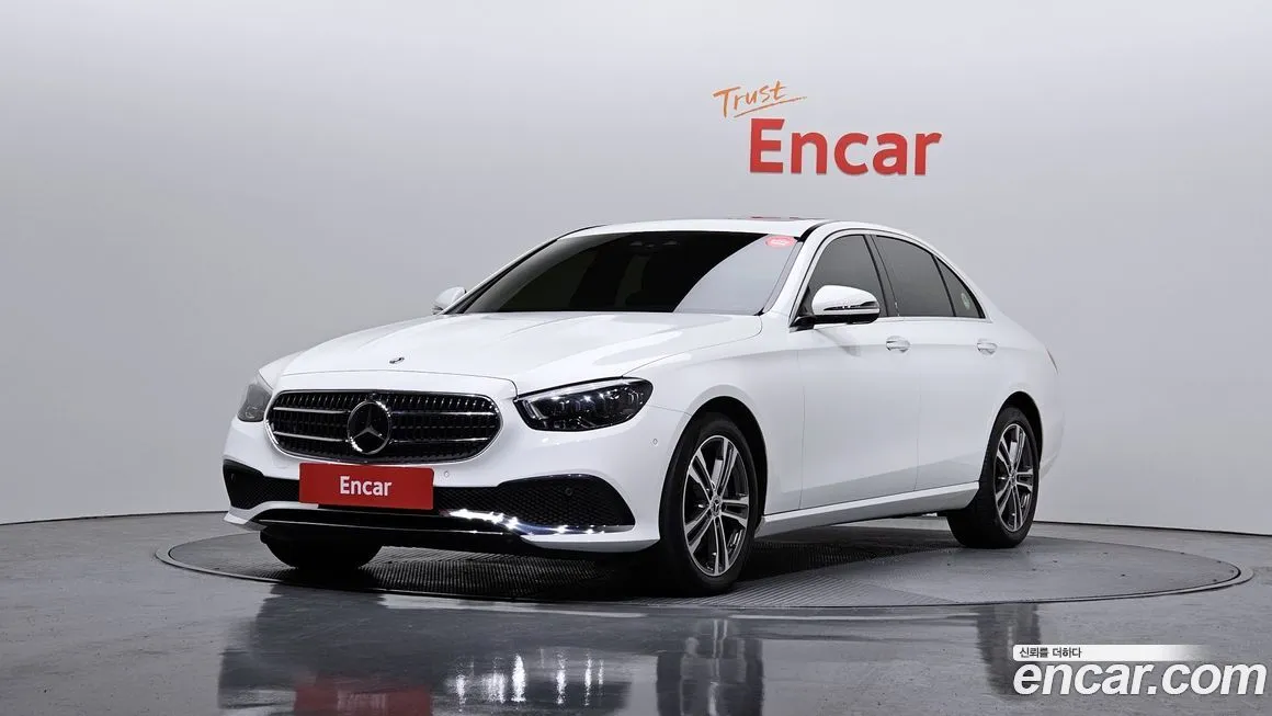 Mercedes-Benz E-Class — фото 1