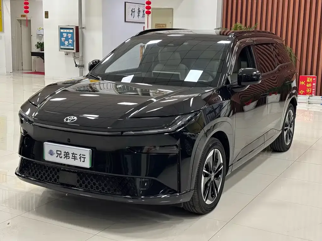 Toyota Platinum 3X 2025 из CN, фото 1