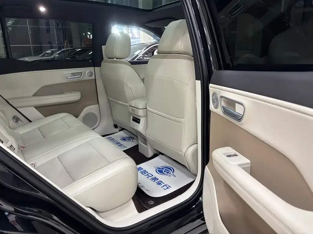 Toyota Platinum 3X 2025 из CN, фото 6