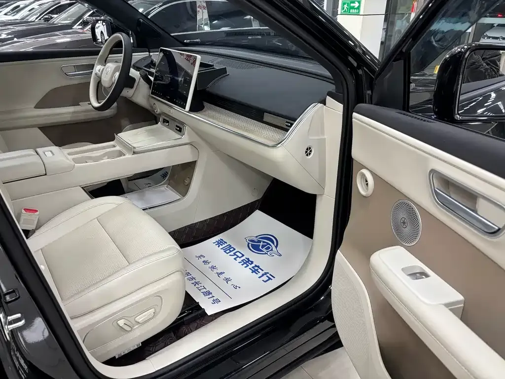 Toyota Platinum 3X 2025 из CN, фото 7