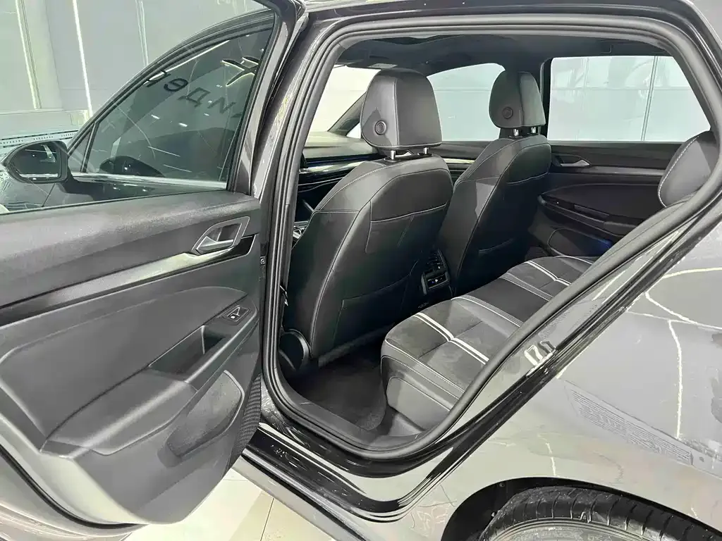 Volkswagen Golf 2021 из CN, фото 10