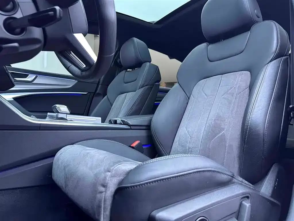 Audi A6L 2021 из CN, фото 10