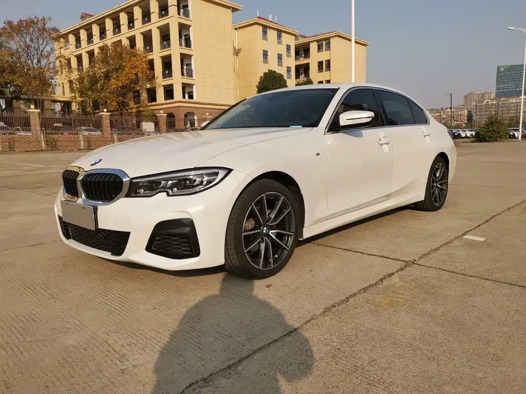 BMW 3 Series 2022 из CN, фото 1