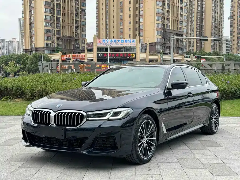 BMW 5 Series — фото 1