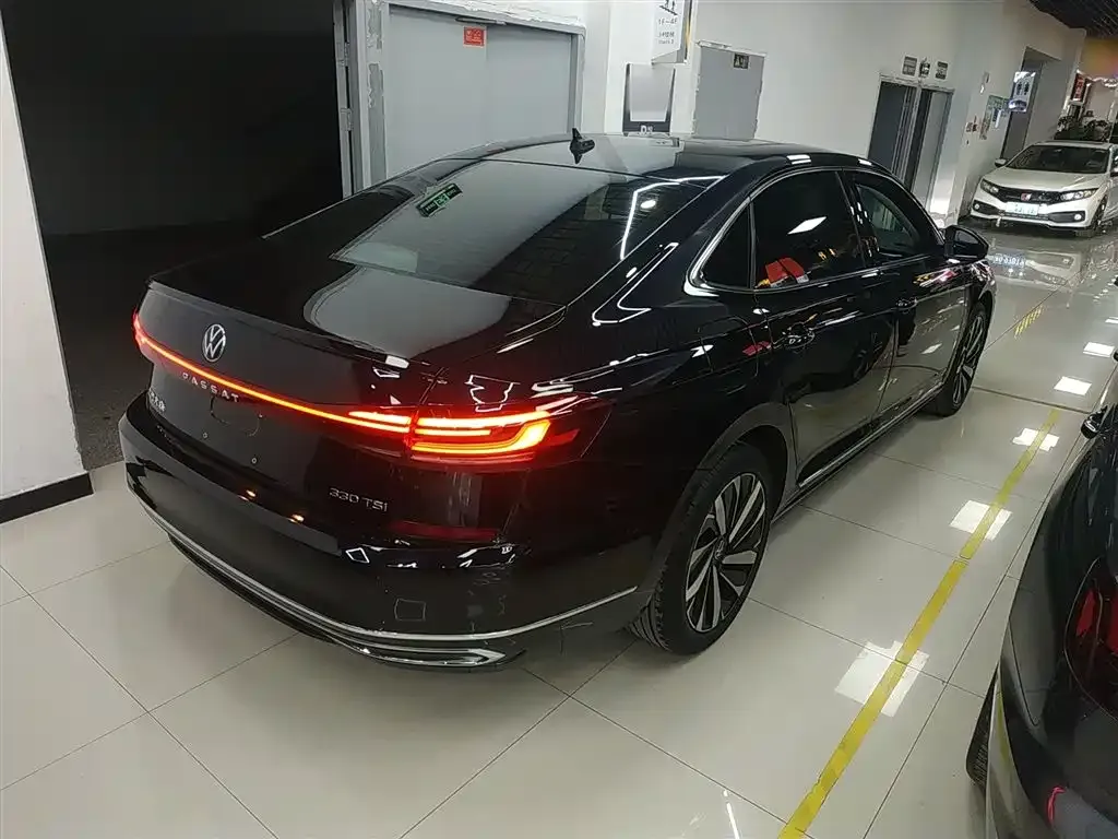 Volkswagen Passat — фото 7