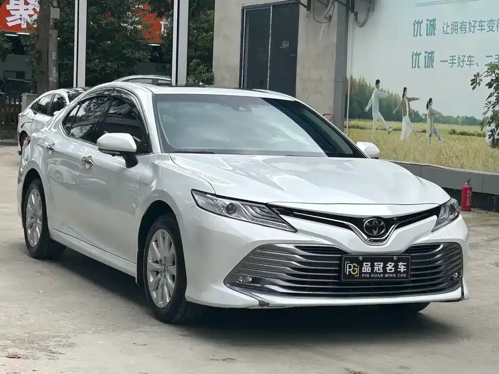 Toyota Camry — фото 3