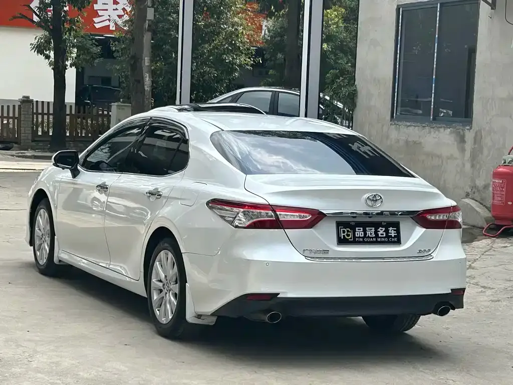 Toyota Camry — фото 7