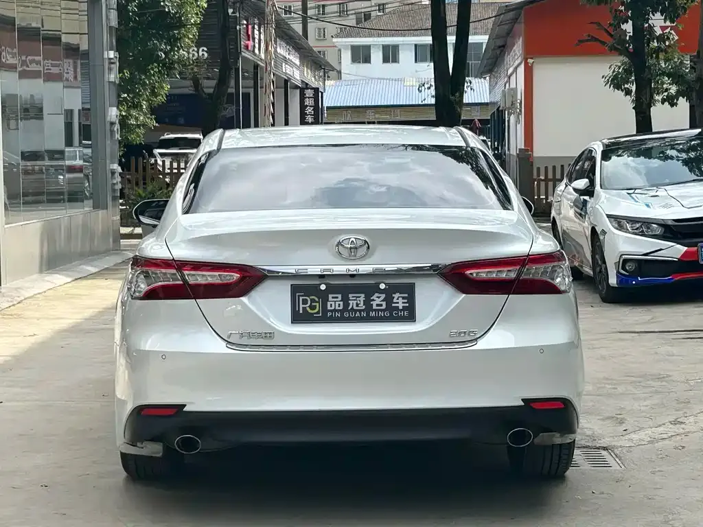 Toyota Camry — фото 8