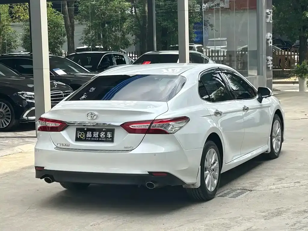 Toyota Camry — фото 9