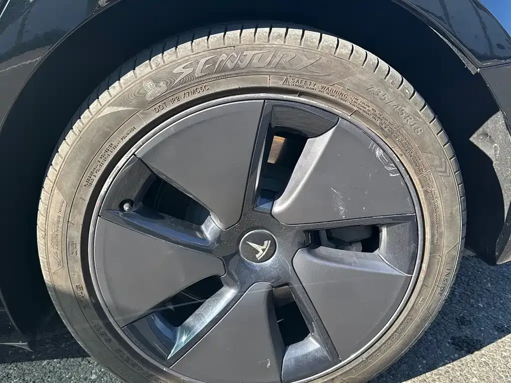 Tesla Model 3 — фото 9