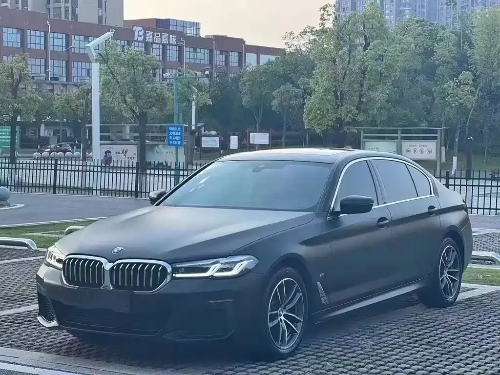 BMW 5 Series — фото 1