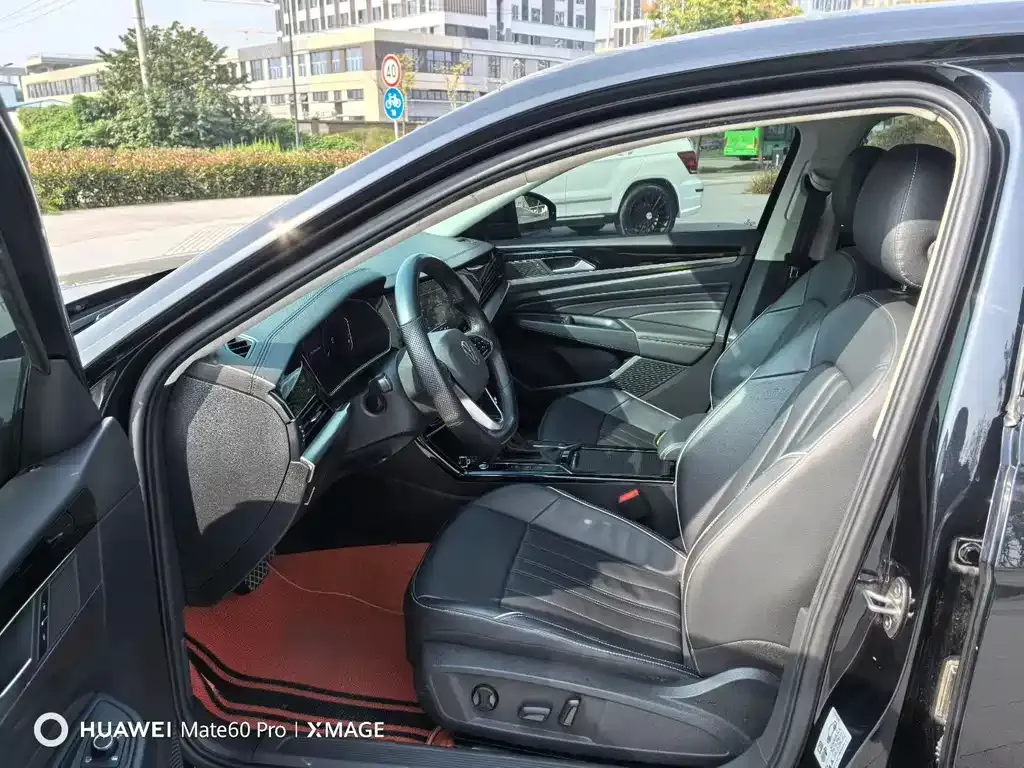Volkswagen Passat 2023 из CN, фото 4