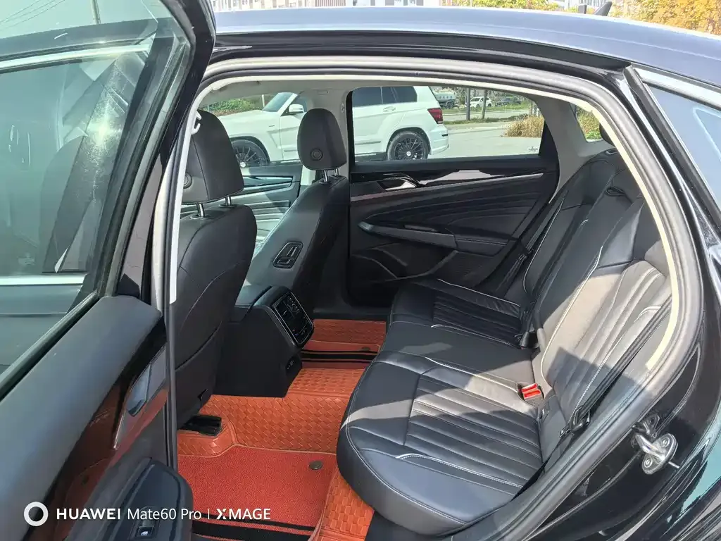 Volkswagen Passat 2023 из CN, фото 5