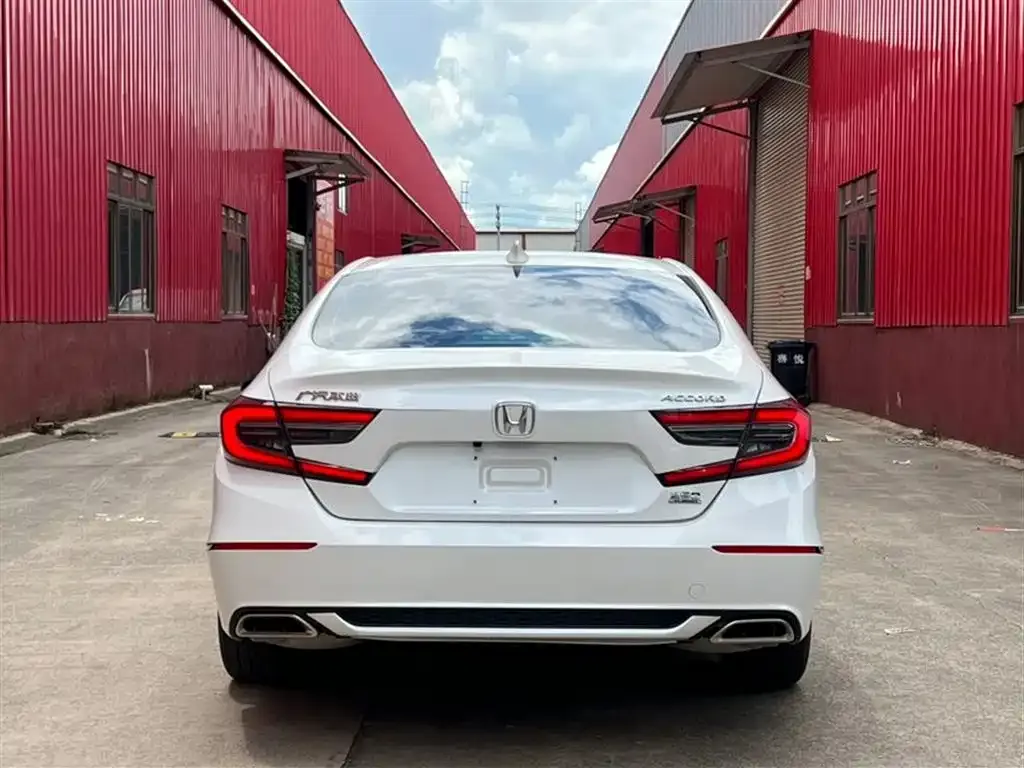 Honda Accord — фото 8