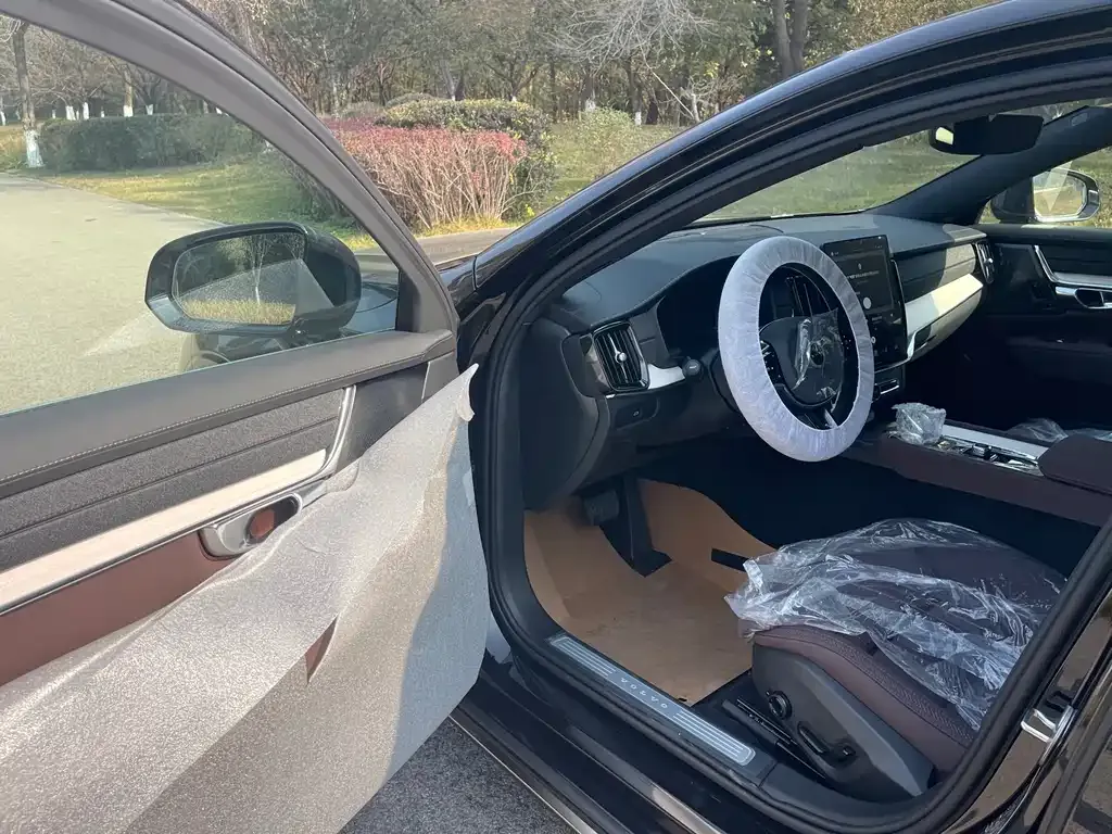 Volvo S90 2025 из CN, фото 4