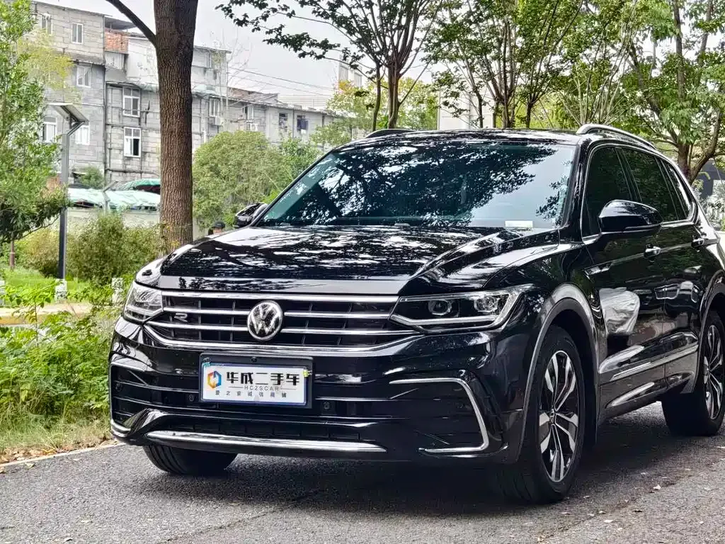 Volkswagen Tiguan L — фото 2