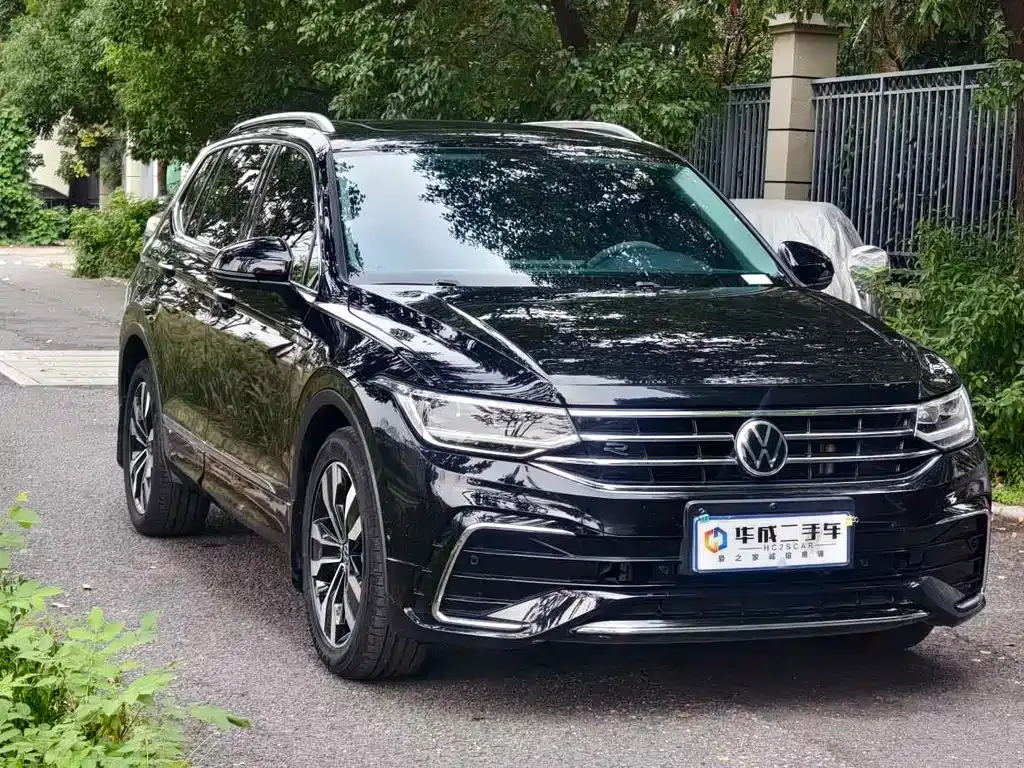 Volkswagen Tiguan L — фото 4
