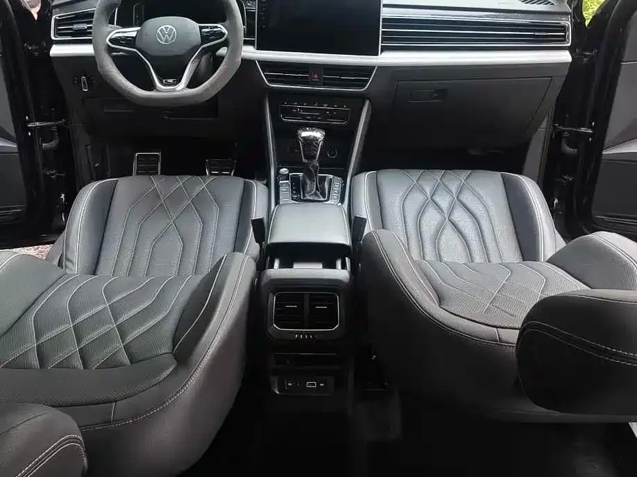Volkswagen Tiguan L — фото 9