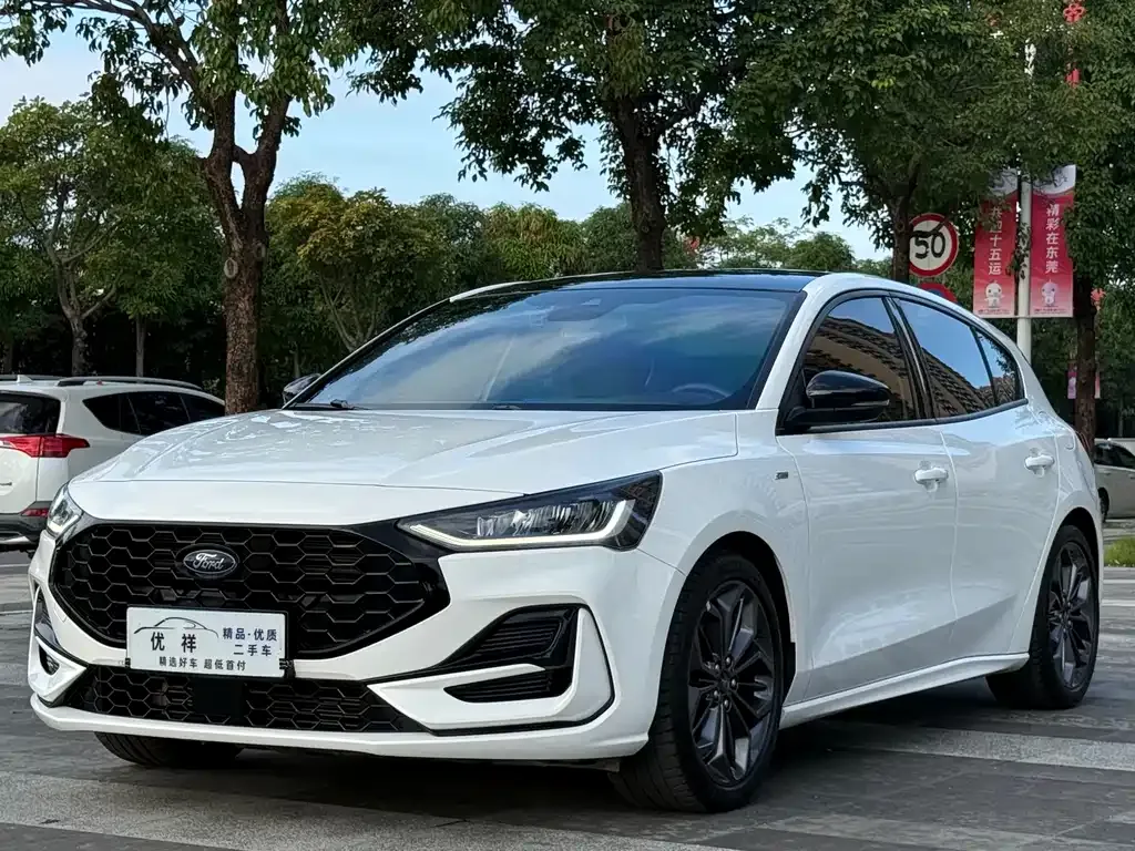 Ford Focus 2023 из CN, фото 1