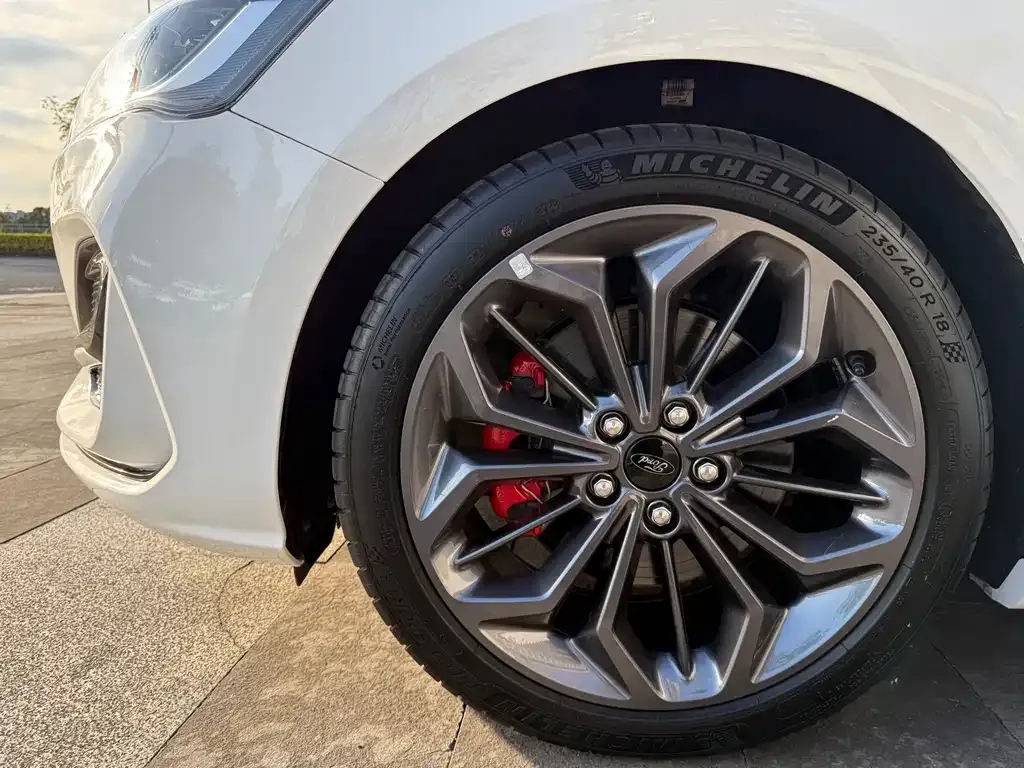 Ford Focus 2023 из CN, фото 10