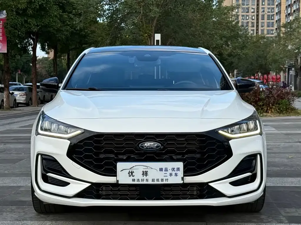 Ford Focus 2023 из CN, фото 2