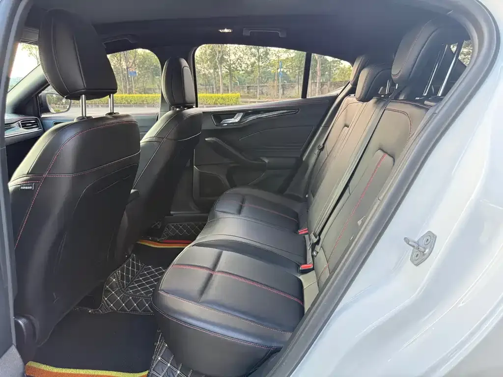 Ford Focus 2023 из CN, фото 6