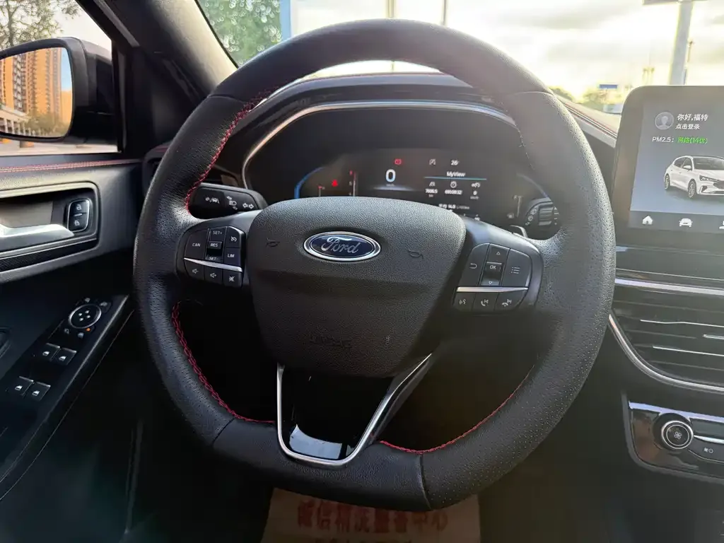 Ford Focus 2023 из CN, фото 9
