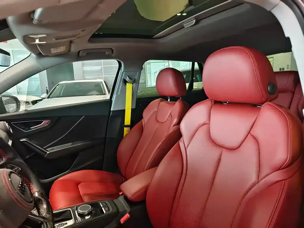 Audi Q2L e-tron — фото 10