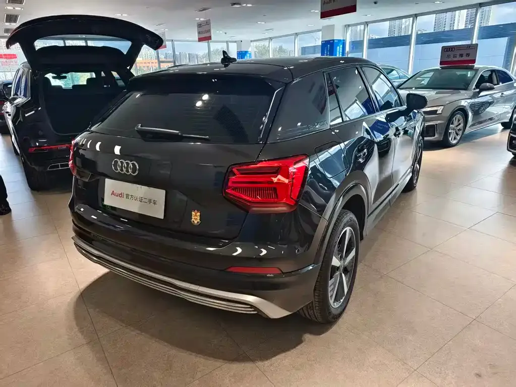 Audi Q2L e-tron — фото 5