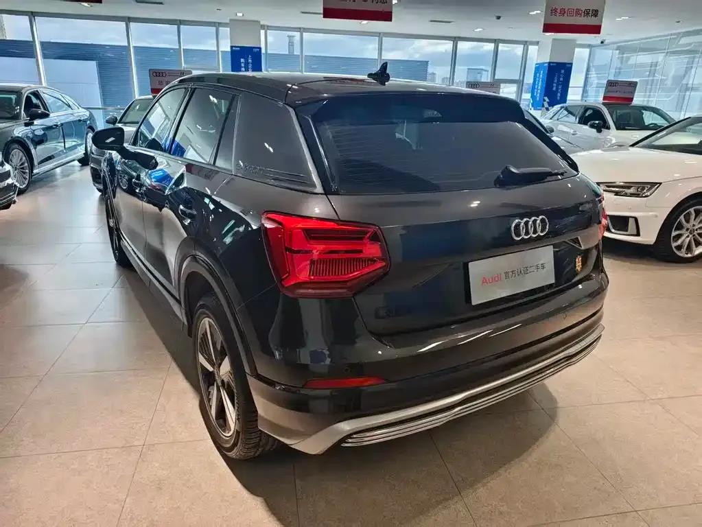 Audi Q2L e-tron — фото 6