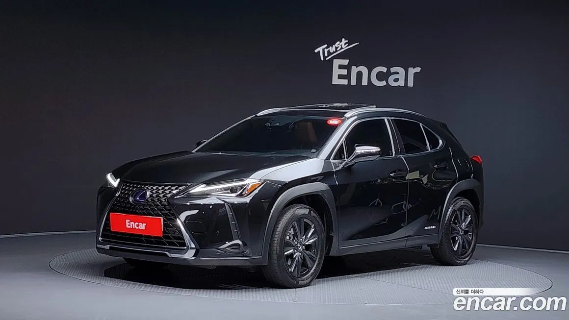 Lexus UX — фото 1