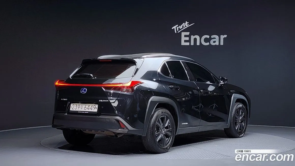 Lexus UX — фото 2