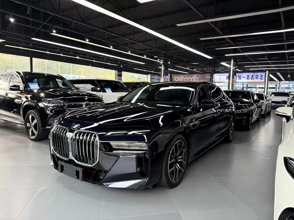 BMW 7 Series — фото 1