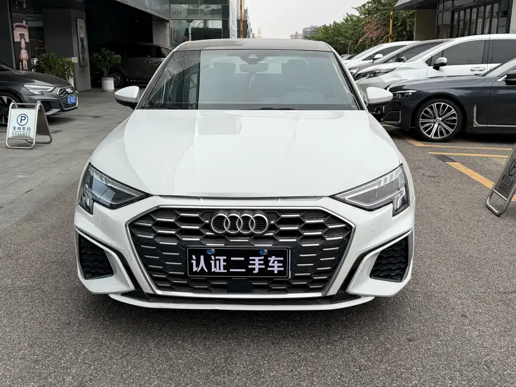 Audi A3 2023 из CN, фото 2