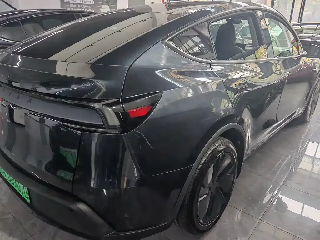 Tesla Model Y 2025 из CN, фото 2