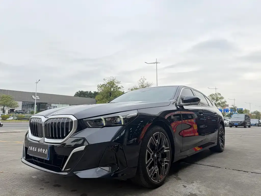 BMW 5 Series 2025 из CN, фото 1