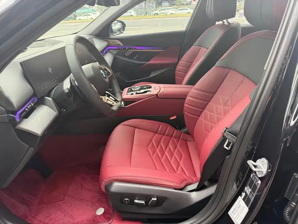 BMW 5 Series 2025 из CN, фото 4