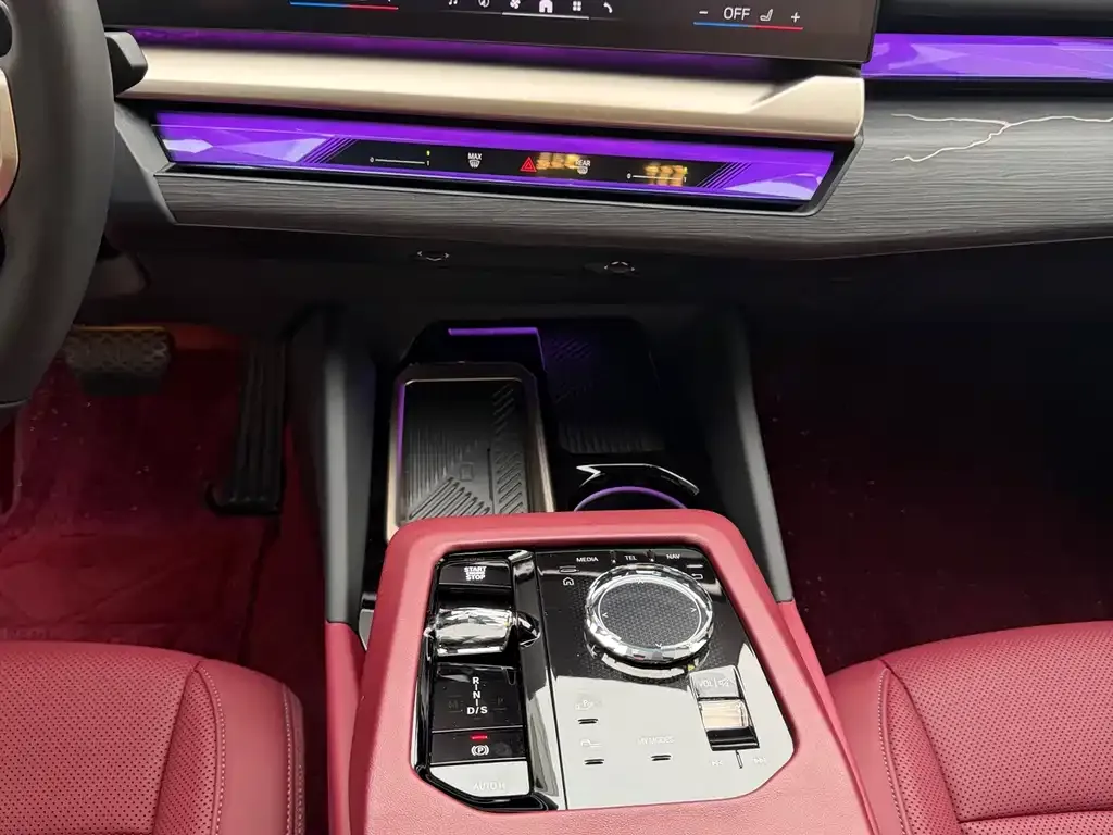 BMW 5 Series 2025 из CN, фото 7