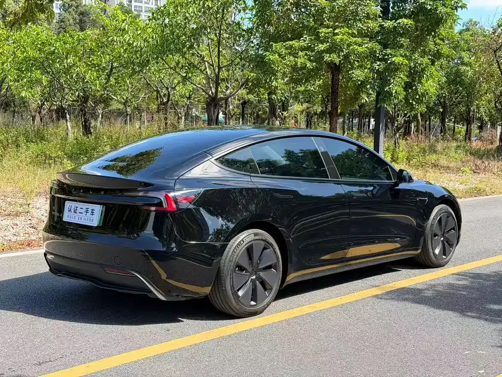 Tesla Model 3 — фото 9