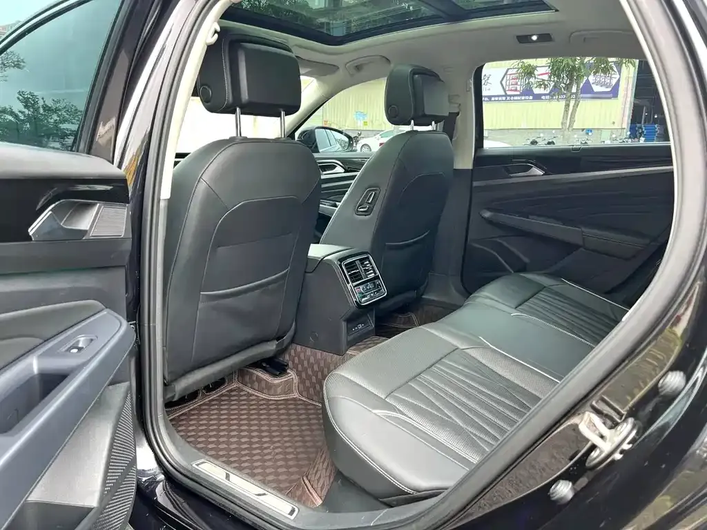 Volkswagen Passat — фото 10