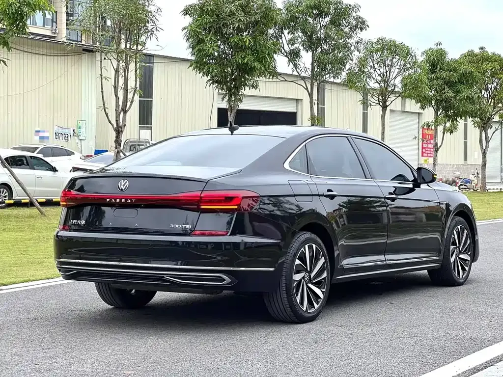 Volkswagen Passat — фото 7