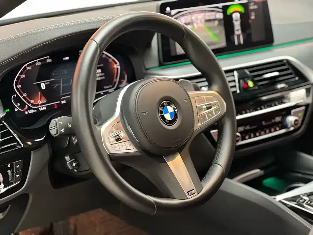 BMW 5 Series 2023 из CN, фото 7