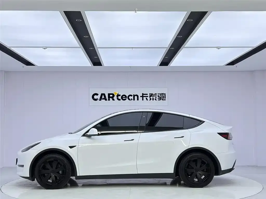 Tesla Model Y 2023 из CN, фото 2